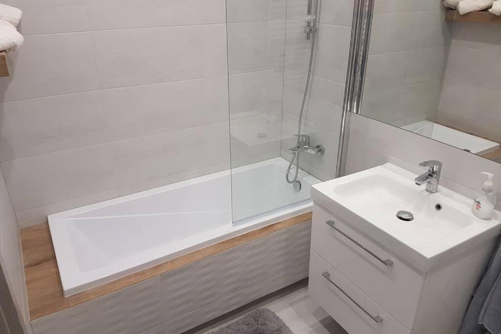 Komfortowy Nowoczesny Apartament Kustronia Z Garazem Balkonem Wanna Bielsko-Biala Exterior foto